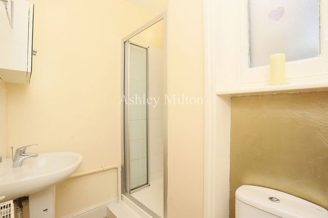  Image of House to rent at Essendine Road Array Maida Vale, W9 2LS