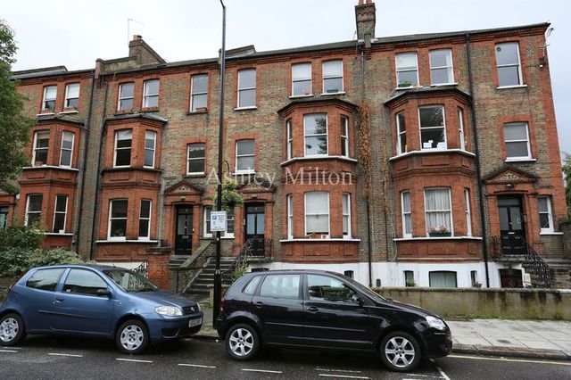  Image of House to rent at Essendine Road Array Maida Vale, W9 2LS
