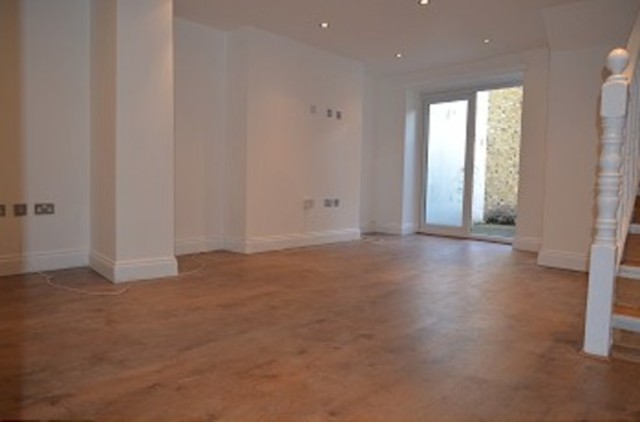 Image of 1 Bedroom Flat to rent at Essex Road  Islington, N1 3PF