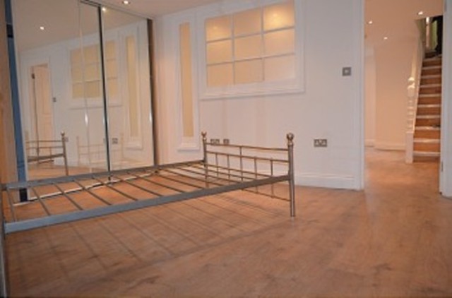  Image of 1 Bedroom Flat to rent at Essex Road  Islington, N1 3PF