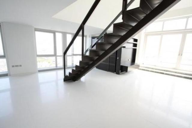  Image of 2 Bedroom Apartment to rent at Fairmount Avenue Ontario Tower Canary Wharf, E14 9UN