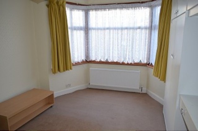  Image of 4 Bedroom Detached to rent at Firs Park Avenue  Winchmore Hill, N21 2PR