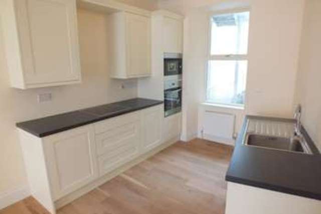  Image of 2 Bedroom Flat for sale at Tenby Pembrokeshire Tenby, SA70 8AA