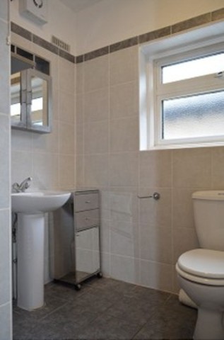  Image of 3 Bedroom Detached to rent at Forestdale  Southgate, N14 7DT