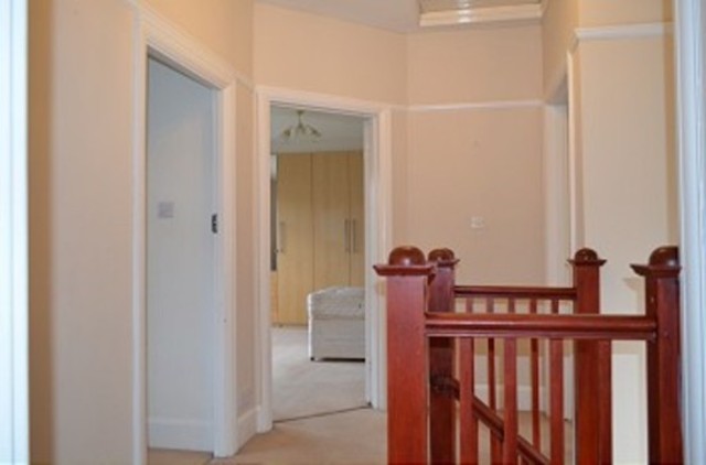  Image of 3 Bedroom Detached to rent at Forestdale  Southgate, N14 7DT
