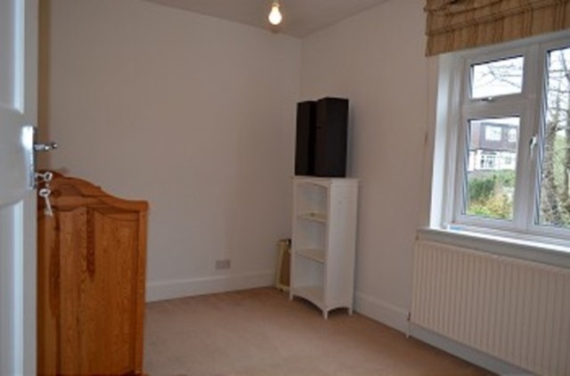  Image of 3 Bedroom Detached to rent at Forestdale  Southgate, N14 7DT