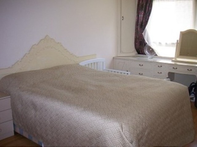  Image of 2 Bedroom Flat to rent at Fox Grove  Southgate, N14 7EA