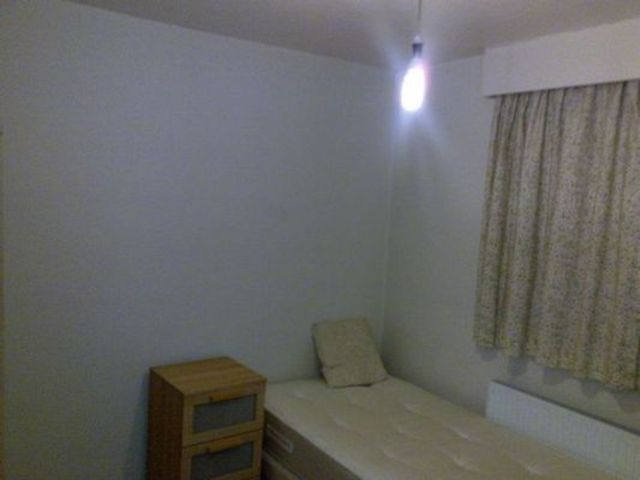  Image of 3 Bedroom Flat to rent at Francis Road  Leyton, E10 6PL
