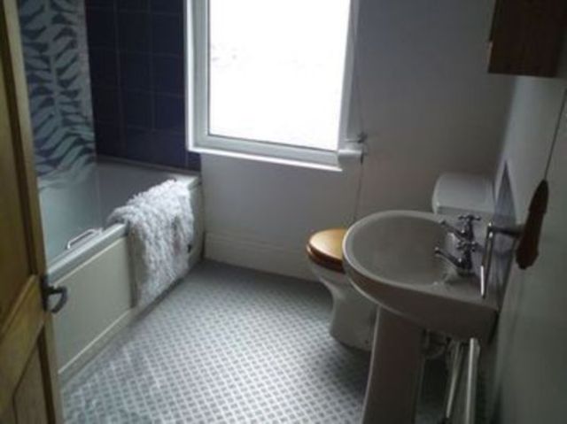  Image of 3 Bedroom Flat to rent at Francis Road  Leyton, E10 6PL