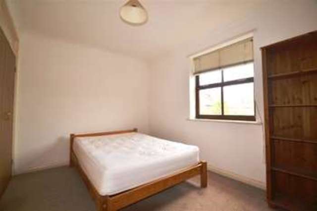  Image of 1 Bedroom Apartment to rent at South Wimbledon, SW19 1PX