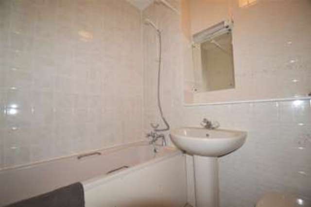  Image of 1 Bedroom Apartment to rent at South Wimbledon, SW19 1PX