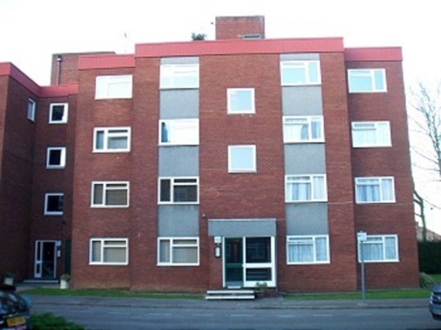  Image of 2 Bedroom Flat to rent at Grange Gardens  Southgate, N14 6QW