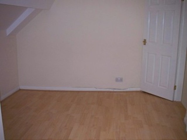  Image of Studio to rent at Green Lanes  Palmers Green, N13 5UE
