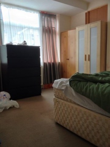  Image of 3 Bedroom Terraced to rent at HAMDEN CRESCENT DAGENHAM HEATH ROMFORD, RM10 7HP