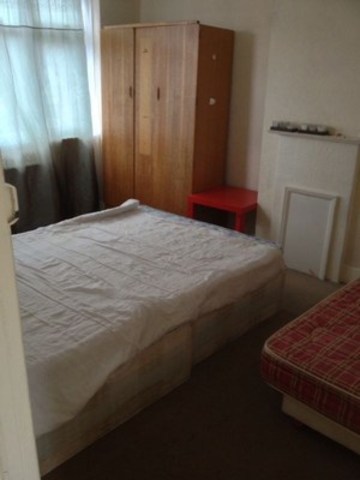  Image of 3 Bedroom Terraced to rent at HAMDEN CRESCENT DAGENHAM HEATH ROMFORD, RM10 7HP
