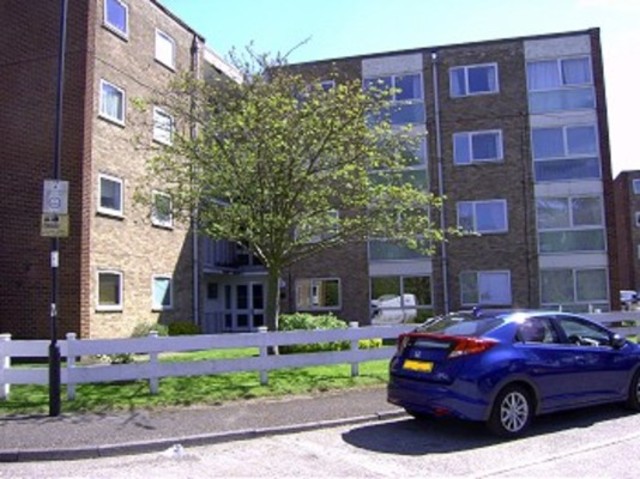  Image of 1 Bedroom Flat to rent at Hansart Way  Enfield, EN2 8NB