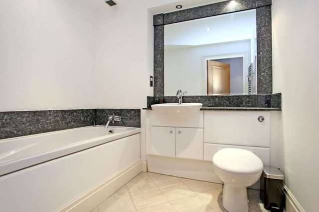 Image of Semi-Detached to rent at Fulham SW6 2SS Fulham London, SW6 2SS