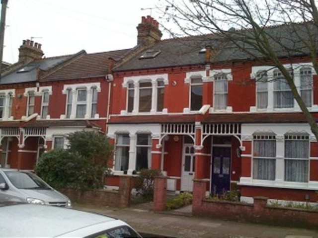  Image of 2 Bedroom Flat to rent at Hardwicke Road  Palmers Green, N13 4SL