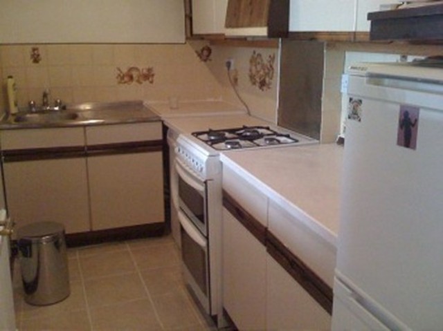  Image of 2 Bedroom Flat to rent at Hardwicke Road  Palmers Green, N13 4SL