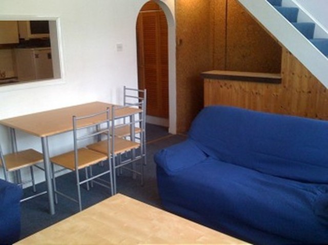  Image of 2 Bedroom Flat to rent at Hardwicke Road  Palmers Green, N13 4SL
