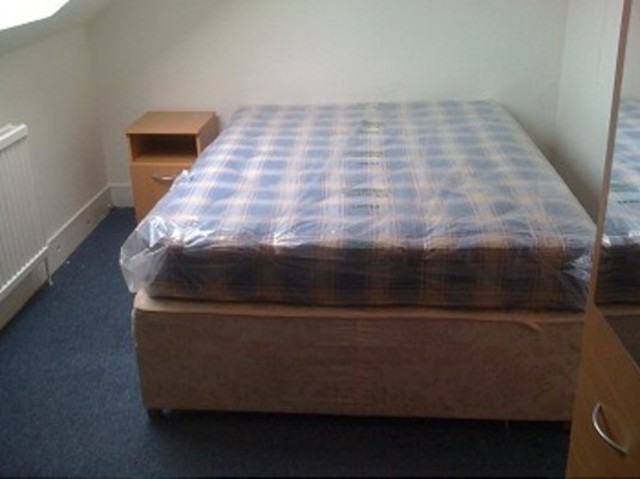  Image of 2 Bedroom Flat to rent at Hardwicke Road  Palmers Green, N13 4SL