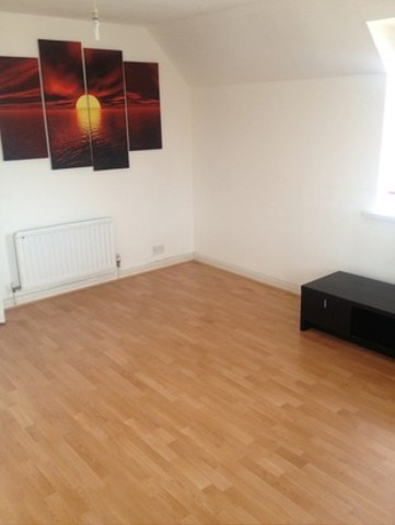  Image of 2 Bedroom Flat to rent at Heathfield Park Drive  Marks Gate, RM6 4FB