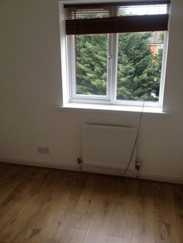  Image of 2 Bedroom Flat to rent at Heathfield Park Drive  Marks Gate, RM6 4FB