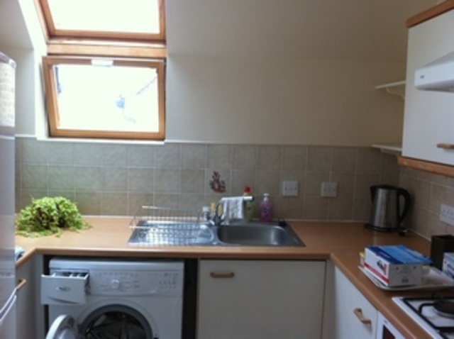  Image of 2 Bedroom Flat to rent at Heathfield Park Drive  Marks Gate, RM6 4FB