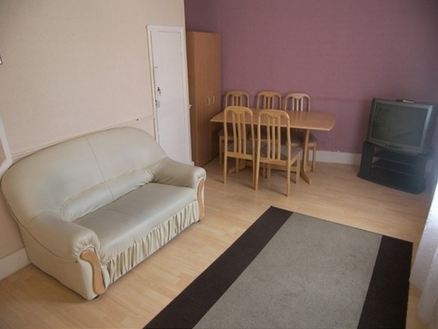  Image of 2 Bedroom End of Terrace to rent at Helena Road Plaistow London, E13 0DU