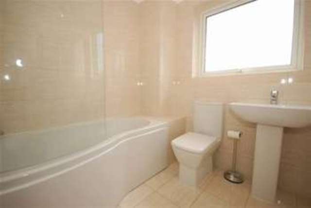  Image of 2 Bedroom Flat to rent at Uckfield, TN22 1DY