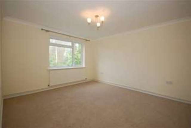  Image of 2 Bedroom Flat to rent at Uckfield, TN22 1DY