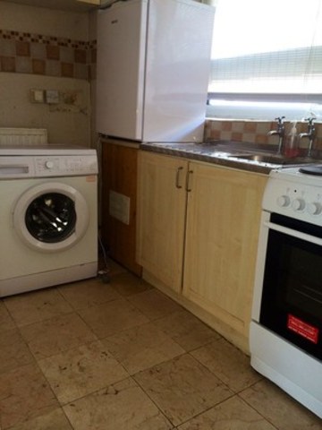  Image of 1 Bedroom Ground Flat to rent at KIMBERLY HOUSE GALBRAITH STREET LIMEHOUSE, E14 3LS