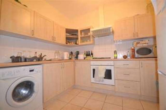  Image of 2 Bedroom Apartment to rent at Raynes Park, SW20 8LX