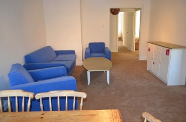  Image of 2 Bedroom Flat to rent at Kirkland Drive Holtswhite Hill Enfield Chase, EN2 0RT