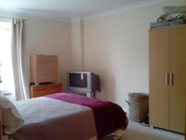  Image of 2 Bedroom Flat to rent at LANGBOURNE PLACE  DOCKLANDS, E14 3WW