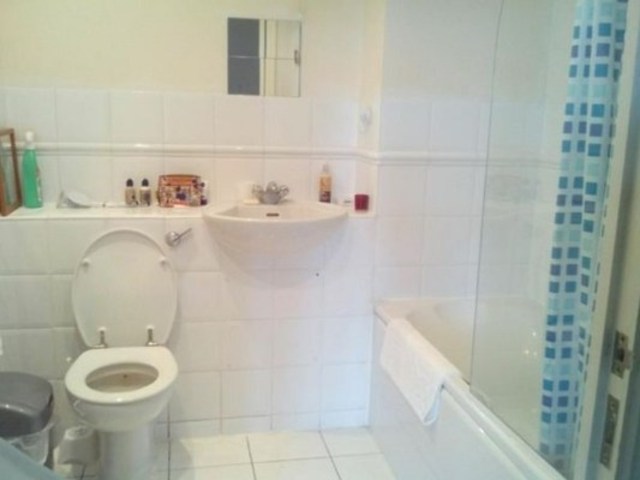  Image of 2 Bedroom Flat to rent at LANGBOURNE PLACE  DOCKLANDS, E14 3WW