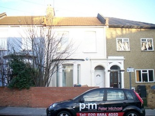  Image of 1 Bedroom Flat to rent at Langham Road  Tottenham, N15 3RA