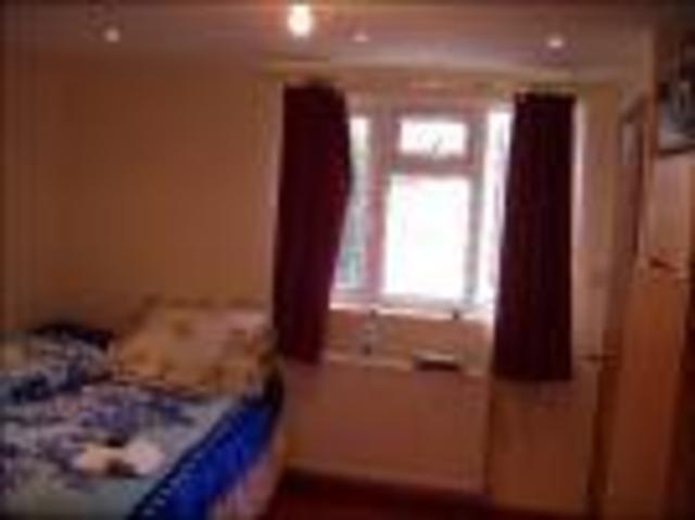  Image of 4 Bedroom Terraced for sale at LESLIE ROAD  Leytonstone, E11 4HF