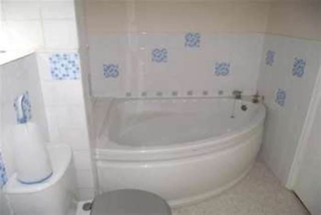  Image of 3 Bedroom Detached to rent at Southampton, SO16 8GR