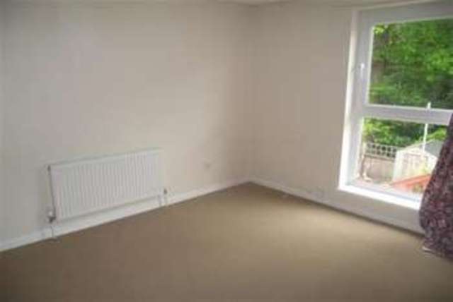  Image of 3 Bedroom Detached to rent at Southampton, SO16 8GR