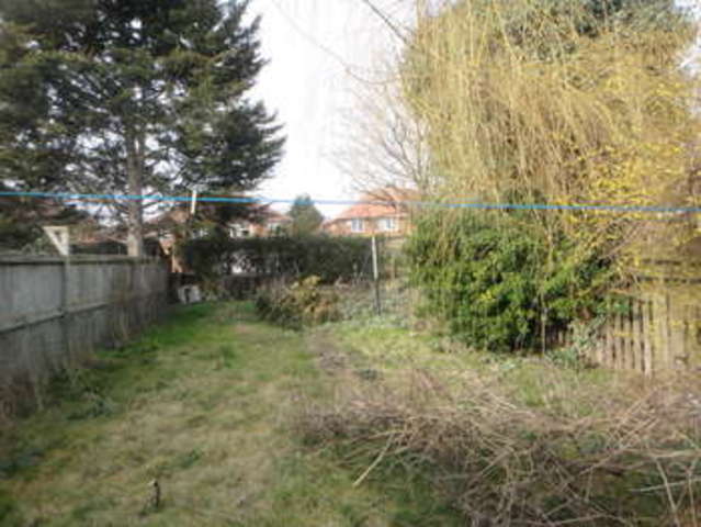  Image of 3 Bedroom Semi-Detached for sale at Norfolk Avenue  Slough, SL1 3AF