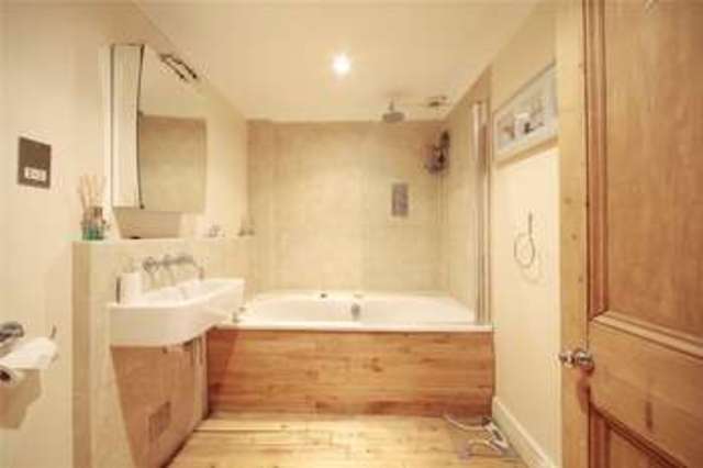  Image of 2 Bedroom Flat to rent at Wandsworth London Earlsfield, SW18 2SL