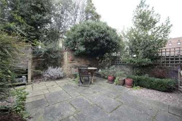  Image of 2 Bedroom Flat to rent at Wandsworth London Earlsfield, SW18 2SL
