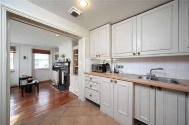  Image of 2 Bedroom Flat to rent at Wandsworth London Earlsfield, SW18 2SL