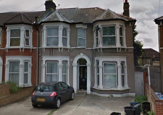  Image of 2 Bedroom Flat to rent at Northbrook Road  Ilford, Essex, IG1 3BP