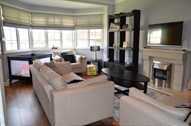  Image of 2 Bedroom Maisonette to rent at Oakwood Close  Southgate, N14 4JY