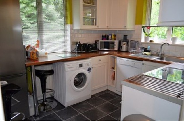  Image of 2 Bedroom Maisonette to rent at Oakwood Close  Southgate, N14 4JY