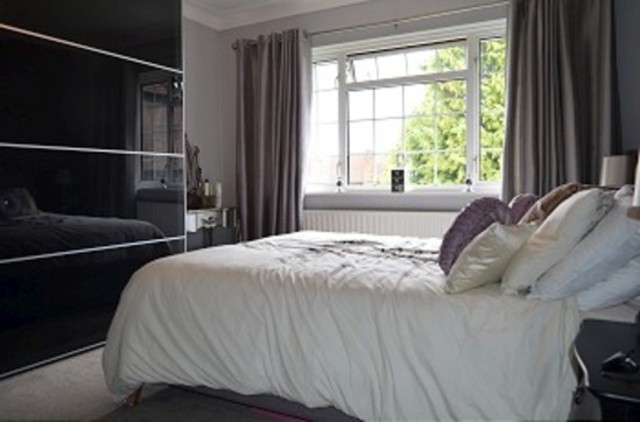 Image of 2 Bedroom Maisonette to rent at Oakwood Close  Southgate, N14 4JY