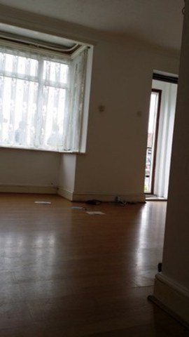  Image of 3 Bedroom Terraced to rent at OVAL ROAD SOUTH  DAGENHAM HEATH, RM10 9DS