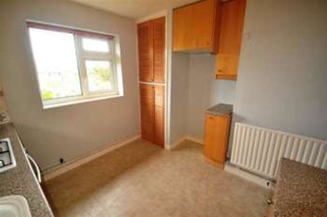  Image of 2 Bedroom Apartment to rent at Morden, SM4 5RN